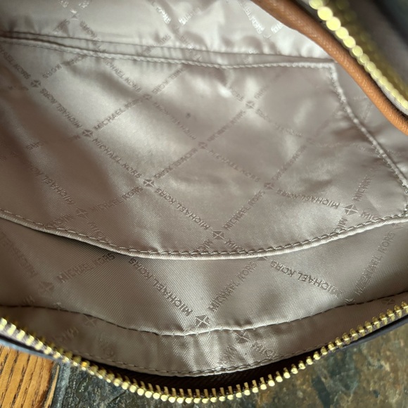 Michael Kors Crossbody bag with gold chain - Picture 7 of 8